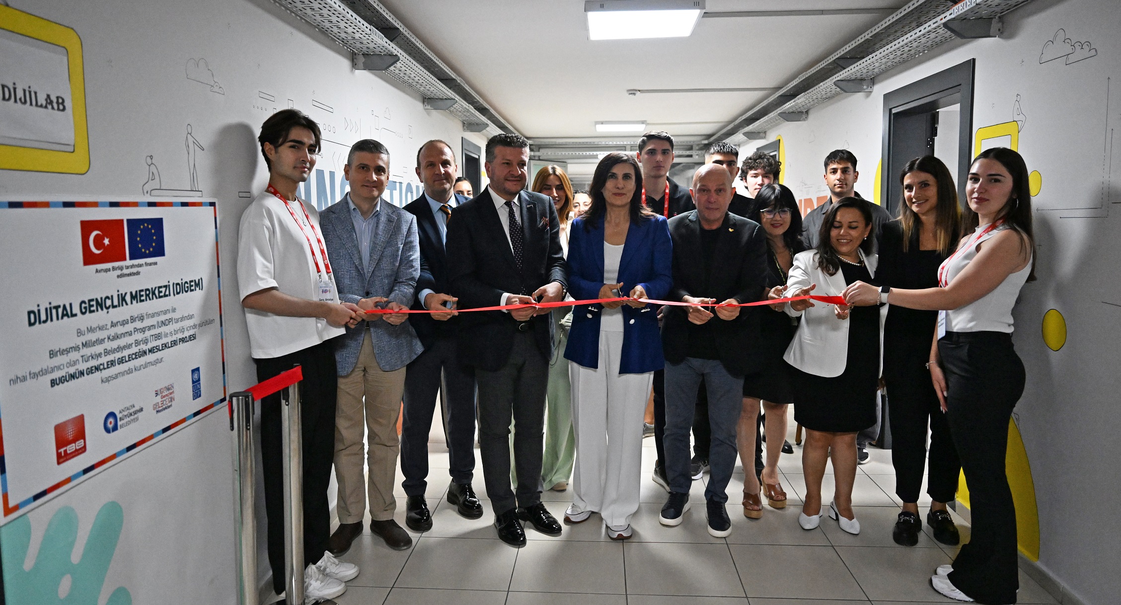 Antalya Dijital Gençlik Merkezi (DİGEM) açıldı