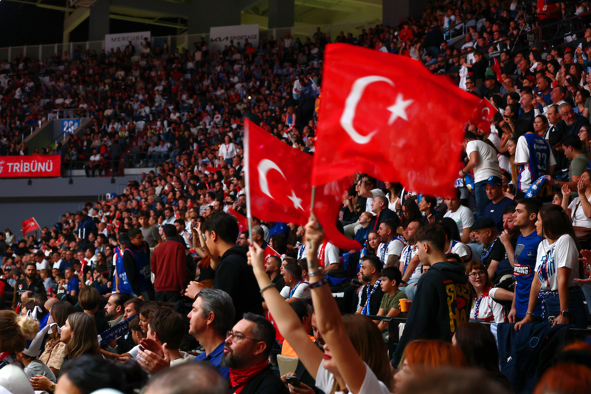 Anadolu Efes’in EuroLeague atmosferini Antalya’ya taşıyan karşılaşmaya önemli ödül